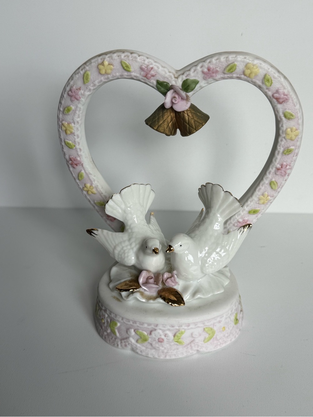 Lefton Porcelain Heart Frame with Dove Figurines 1985 Wedding Cake Hand Painted
